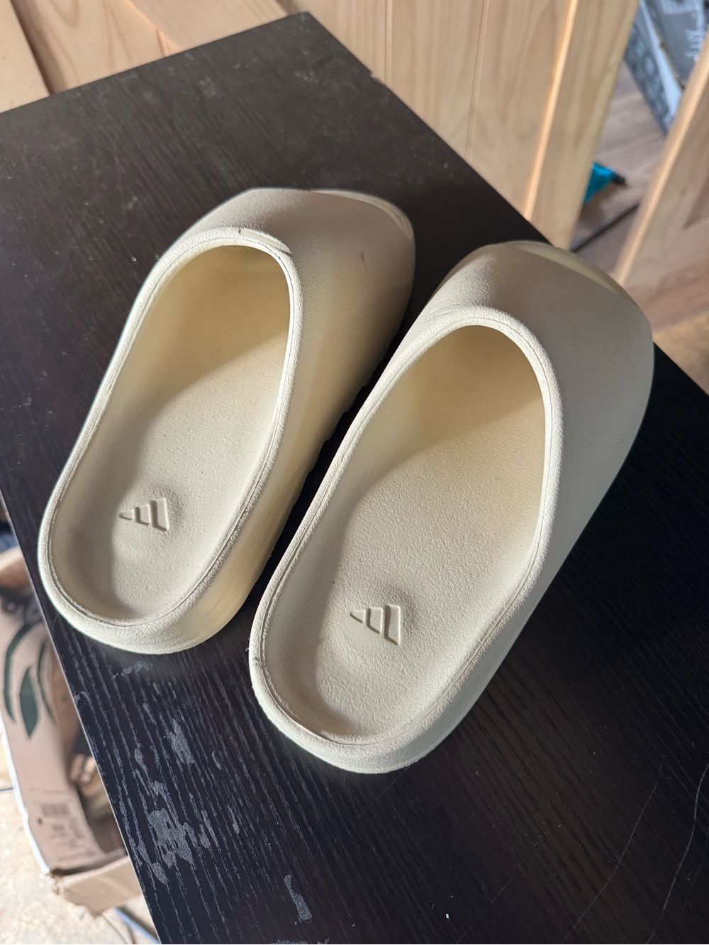 Adidas Yeezy Slides - New - Picture 3 of 6